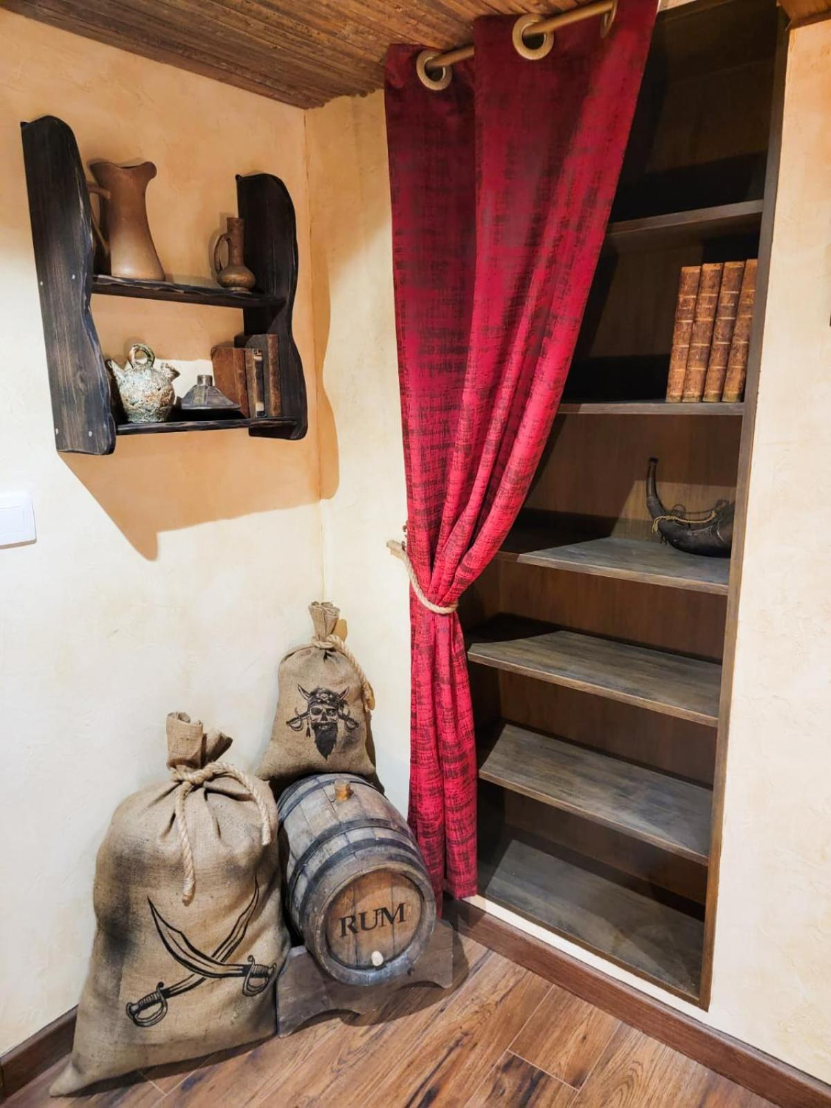Le Repaire Des Pirates Logement Magique Sainte-Croix-en-Plaine Extérieur photo