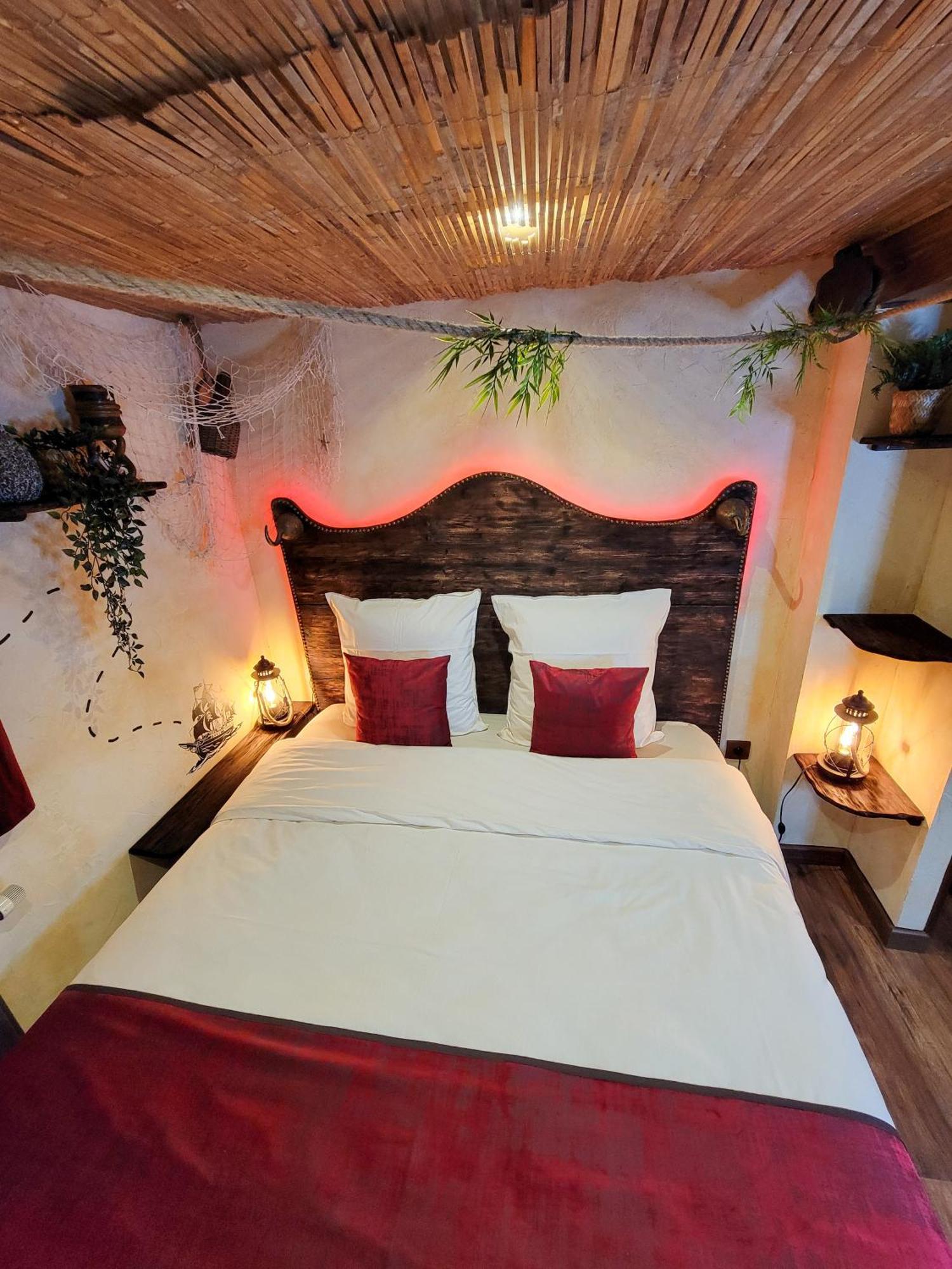Le Repaire Des Pirates Logement Magique Sainte-Croix-en-Plaine Extérieur photo
